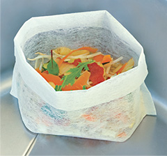 自立型水切りゴミ袋　使用イメージ